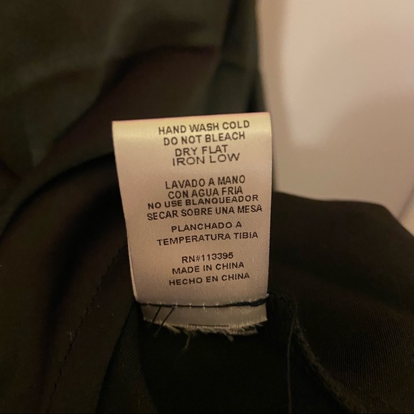 NWT Altar’d State Women’s black satin cowl neck tank in size medium - Picture 5 of 6